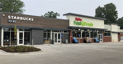 Hy-vee fast & fresh - Your Carroll Fast & Fresh combines the speedy service of a convenience store with a large selection of fresh foods and ready-to-eat meals.